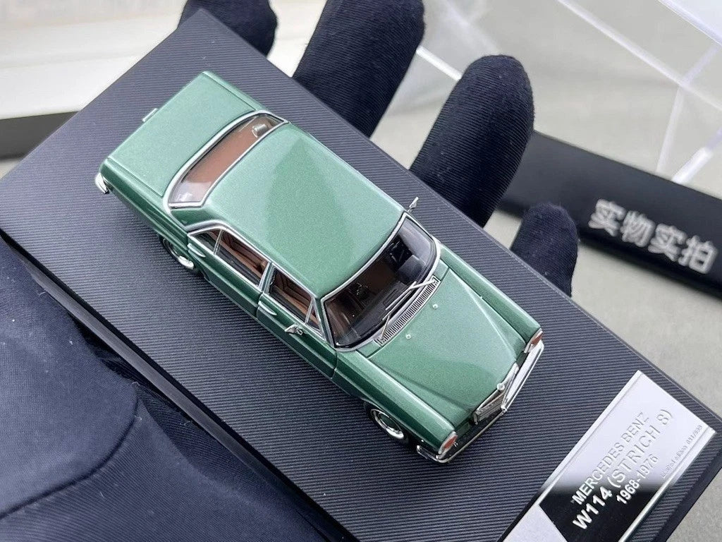 Maxwell Model 1:64-Mercedes-Benz 200 W114-Green MW640031