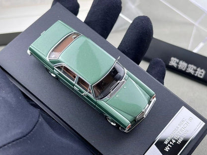 Maxwell Model 1:64-Mercedes-Benz 200 W114-Green MW640031