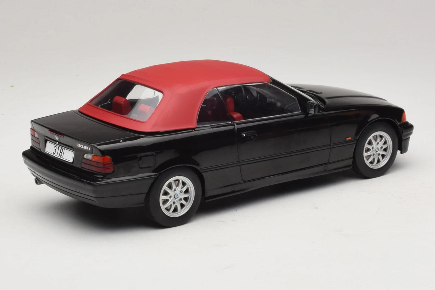 MCG 1/18"-BMW (E36) Alpina B3 3.2 Cabriolet 1996 —(Noir)  MCG18318