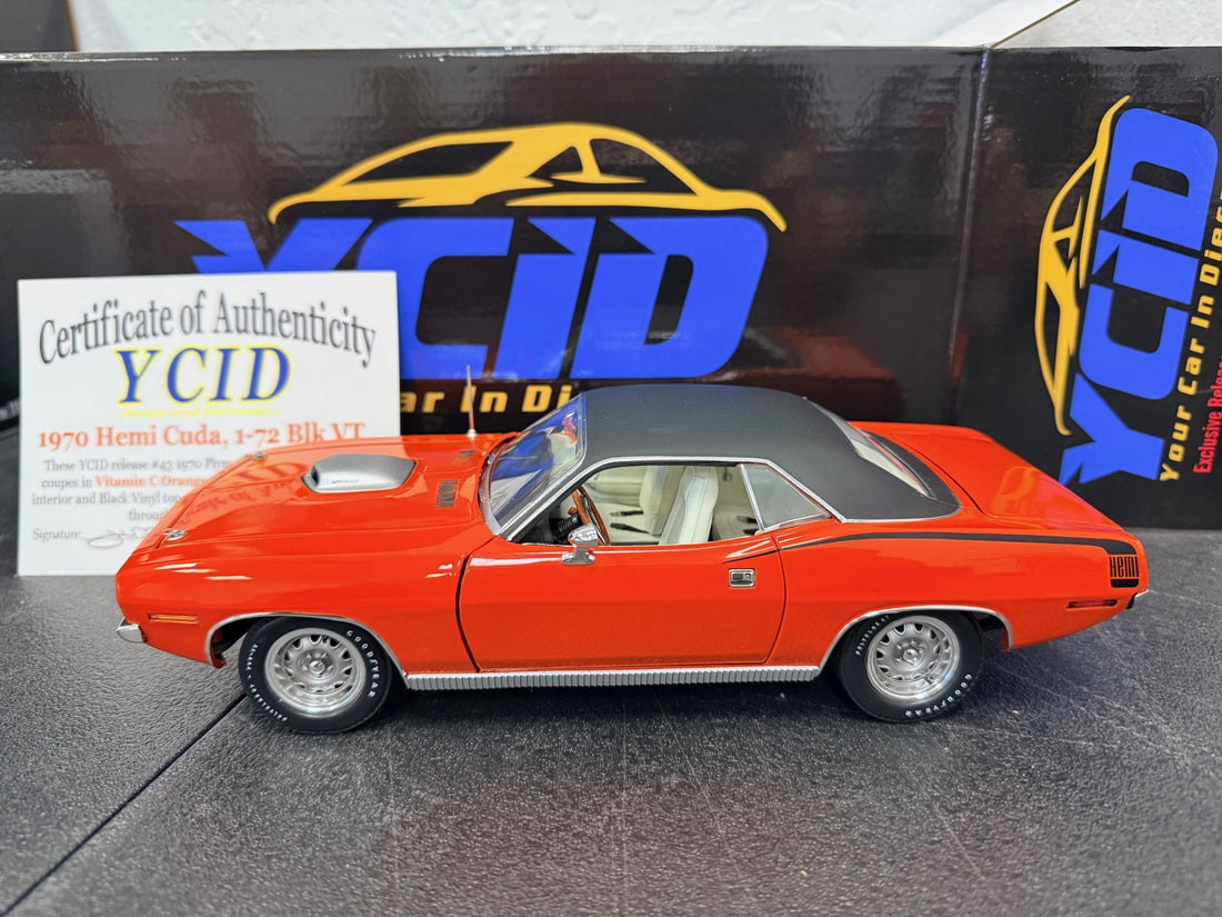 1970 Hemi Cuda, Vitamin C Orange w/ Black Vinyl Top (Limitée à 72 unités seulement-Limited to 72 units only)