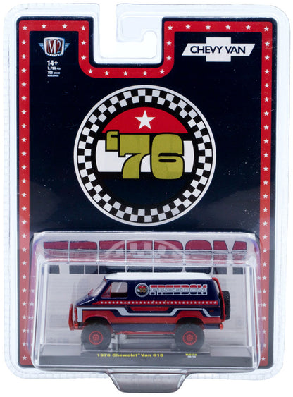 CHASE CAR – M2 Machines 1:64 Chevrolet Van 1976 « Freedom Edition » – Rouge, blanc et bleu – 31500-HS78-CHASE