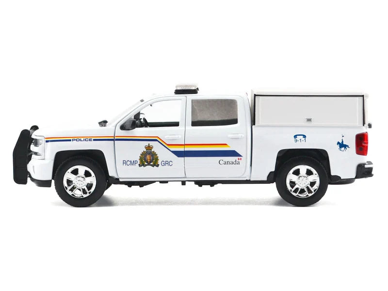 Motormax 1:27 2017 Chevrolet Silverado 1500 LT Z71 Crew Cab – RCMP with Camper Box 76648