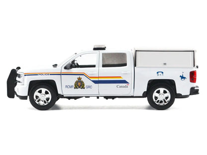 Motormax 1:27 2017 Chevrolet Silverado 1500 LT Z71 Crew Cab – RCMP with Camper Box 76648