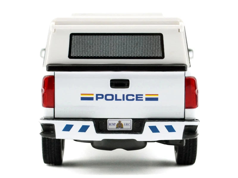 Motormax 1:27 2017 Chevrolet Silverado 1500 LT Z71 Crew Cab – RCMP with Camper Box 76648