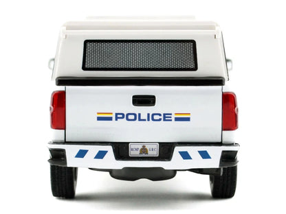 Motormax 1:27 2017 Chevrolet Silverado 1500 LT Z71 Crew Cab – RCMP with Camper Box 76648
