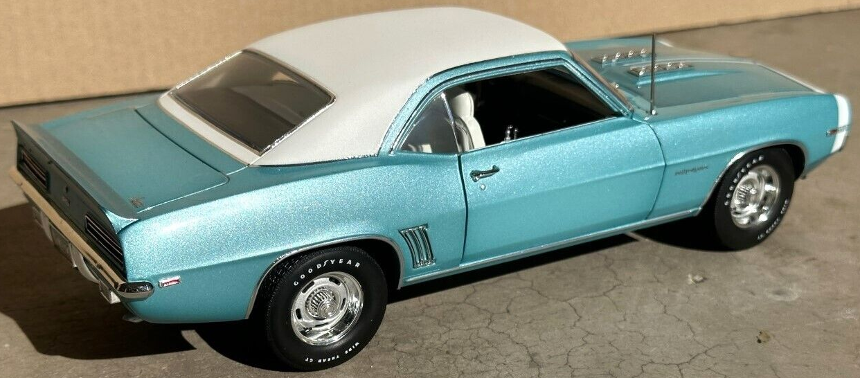1969 CAMARO RS/22, AZURE TURQUOISE WITH WHITE VINYL TOP (Limitée à 120 unités-Limited to 120 units)