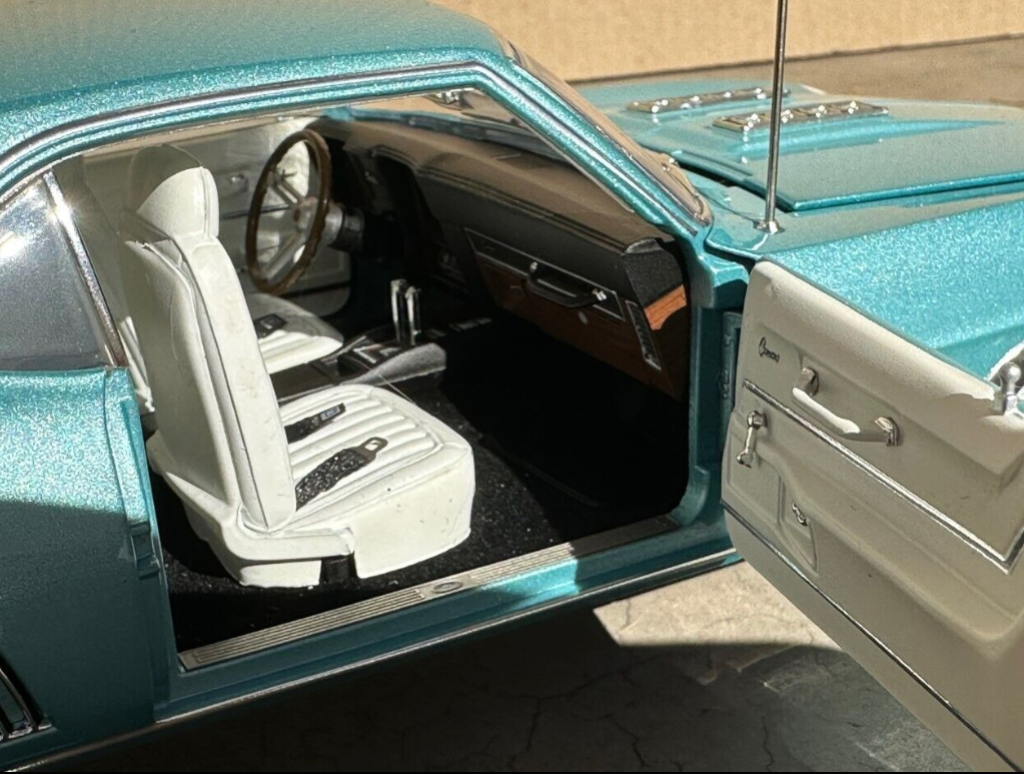 1969 CAMARO RS/22, AZURE TURQUOISE WITH WHITE VINYL TOP (Limitée à 120 unités-Limited to 120 units)
