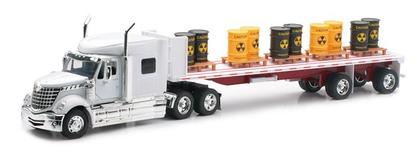 International Lonestar Truck avec Remorque Flatbed et Barils Radioactif
