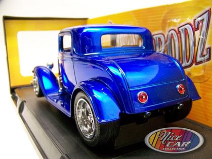 1932 Ford 3-window coupe - Shyne Rodz