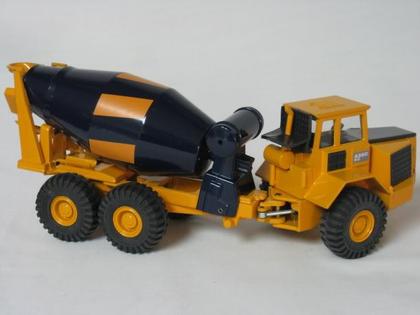 Diecast Volvo A35C Articulated Cement Mixer