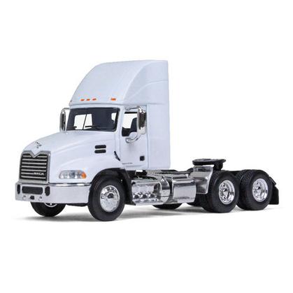 Mack Pinnacle Daycab Tractor