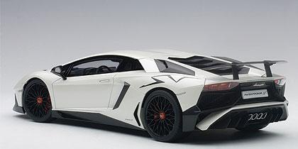 LAMBORGHINI AVENTADOR LP750-4 SV