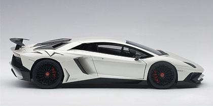 LAMBORGHINI AVENTADOR LP750-4 SV