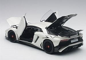 LAMBORGHINI AVENTADOR LP750-4 SV