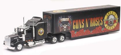Kenworth W900 with Dry Van "Guns N Roses"