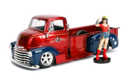 Chevrolet COE 1952 with Wonder Woman Figure DC Comics Bombshells