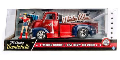 Chevrolet COE 1952 with Wonder Woman Figure DC Comics Bombshells