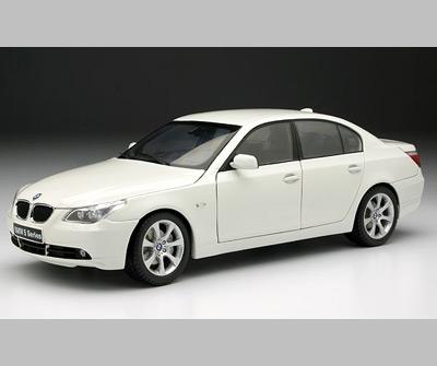 BMW 545i Sedan *Areas with paint rash*