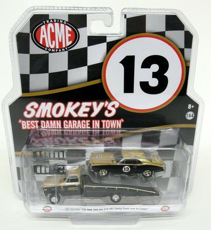 Chevrolet C30 1967 Ramp Truck &amp; Smokey Yunick Trans Am Camaro
