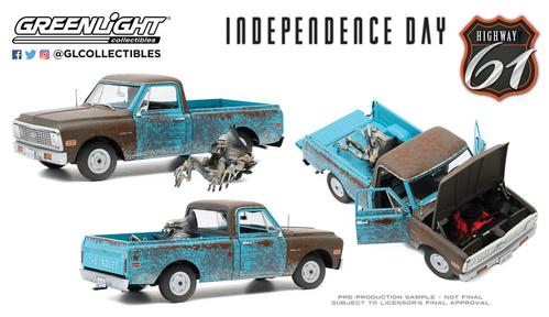 Chevrolet C-10 1971 with Alien Figure "Independence Day" 