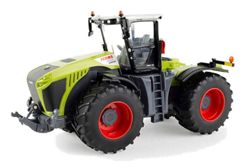 Class Xerion 5000 Tractor