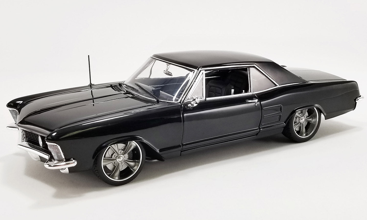 Buick Riviera 1964 &quot;Custom Cruiser&quot;