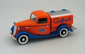 &quot;Gulf Oil&quot; 1935 Ford Tanker
