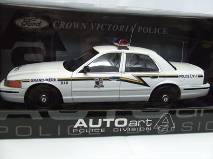 Ford Crown Victoria "Police De Grand-Mère"