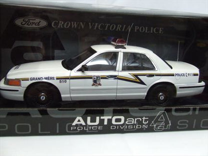 Ford Crown Victoria "Police De Grand-Mère"