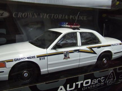 Ford Crown Victoria "Police De Grand-Mère"