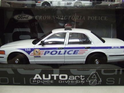 Ford Crown Victoria &quot;Police Laval&quot;