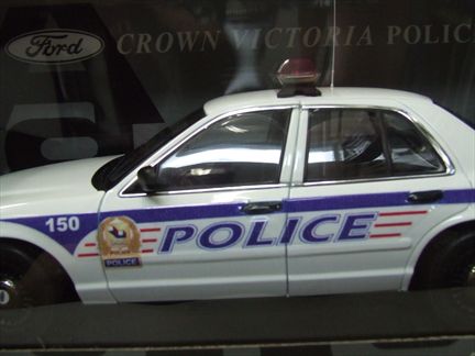Ford Crown Victoria &quot;Police Laval&quot;