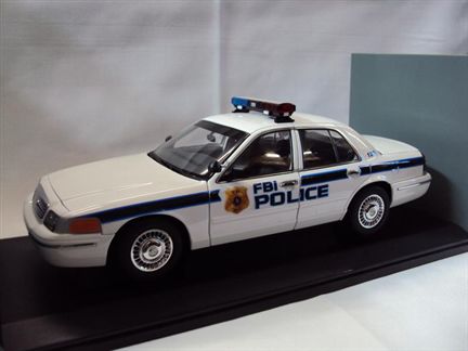 Ford Crown Victoria "FBI Police"