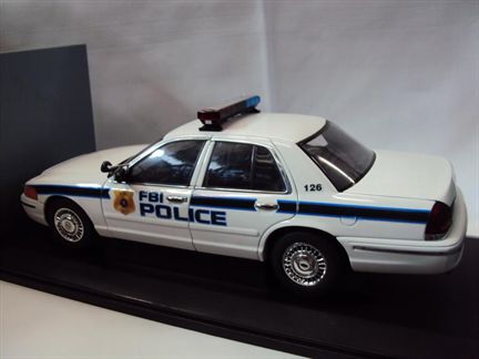 Ford Crown Victoria "FBI Police"