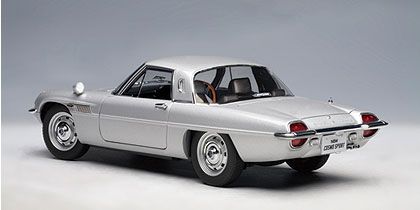 Mazda Cosmo Sport - Right driver